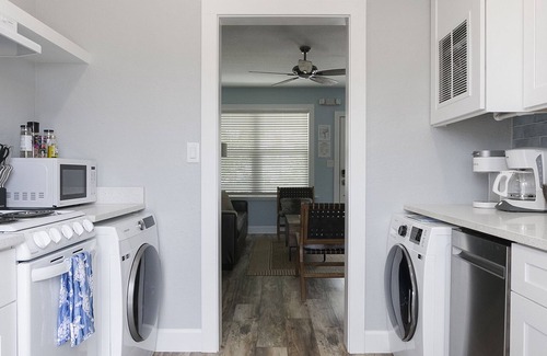 Convair Cove Apartment | 211 Turtle | King Bed | Beach Gear | 1 Block to Beach & Downtown | Dog Friendly