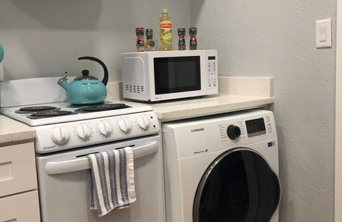 Convair Cove Apartment | 211 Turtle | King Bed | Beach Gear | 1 Block to Beach & Downtown | Dog Friendly