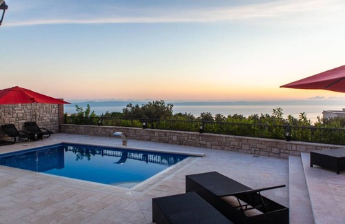 Veliko Brdo House | 218 m² House ∙ 4 bedrooms ∙ 8 guests