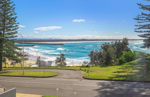 Port Macquarie Apartment | 21st Century 7