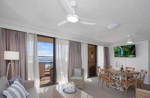 Port Macquarie Apartment | 21st Century 7