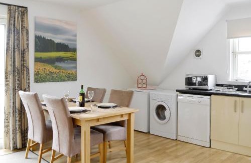 Inchmarlo House | 22 Queens Court