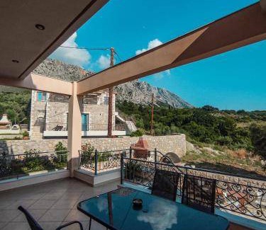 Aktio-Vonitsa House | 220 m² House ∙ 4 bedrooms ∙ 9 guests