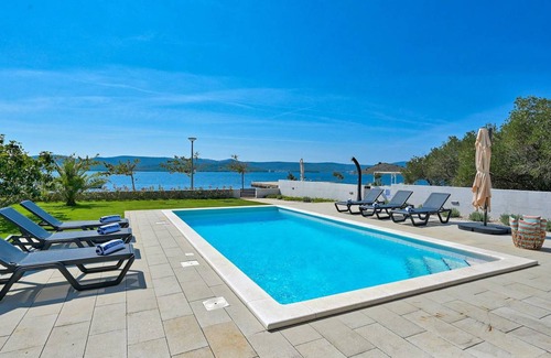 Turanj House | 220 m² House ∙ 4 bedrooms ∙ 8 guests