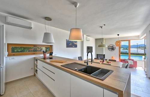 Turanj House | 220 m² House ∙ 4 bedrooms ∙ 8 guests