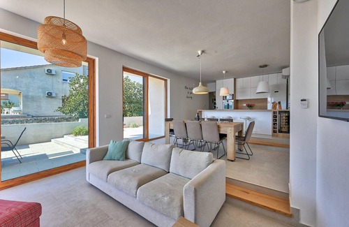 Turanj House | 220 m² House ∙ 4 bedrooms ∙ 8 guests