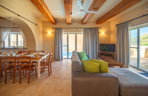 Ta' Għammar Villa | 220 m² Villa ∙ 4 bedrooms ∙ 9 guests