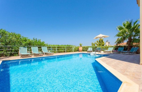 Roussospiti Villa | 220 m² Villa ∙ 4 bedrooms ∙ 9 guests