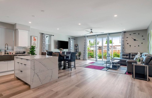 Livermore House | 2200 Sqft Modern/Luxury Newly Built, 5 min walk to Downtown Livermore