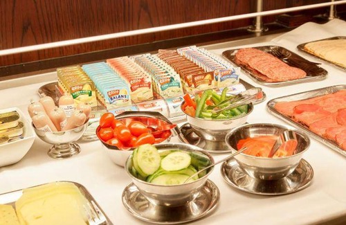 Aalsmeer Hotel | 221 m² Hotel ∙ 5 bedrooms ∙ 12 guests