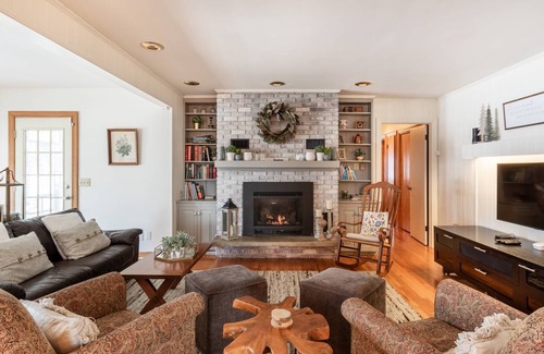 Keezletown House | 222 m² House ∙ 3 bedrooms ∙ 6 guests