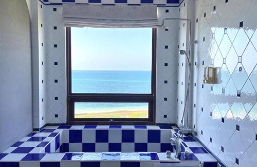 Xiyu Bed & Breakfast | 23.5 Blue B & B