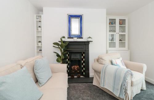 Dartmouth Apartment | 23 Above Town