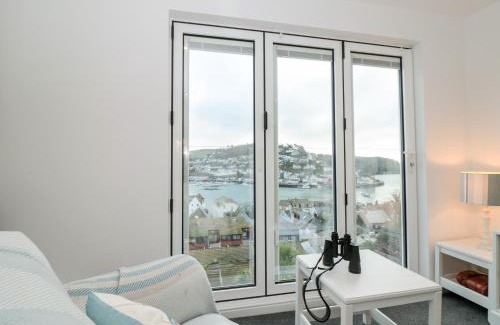 Dartmouth Apartment | 23 Above Town