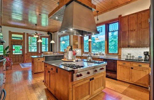 Hutto House | 23-Acre Victorian Farmhouse 30 Min to Austin!