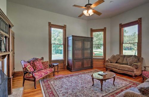 Hutto House | 23-Acre Victorian Farmhouse 30 Min to Austin!