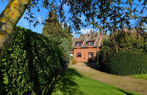 Southrepps Cottage | 23 Chapel Street - This lovely link-detached house is set in the heart of the countryside village o