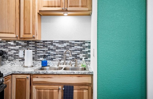 Roosevelt Condo | 23 Chelsea Place 1 Bedroom Condo by RedAwning