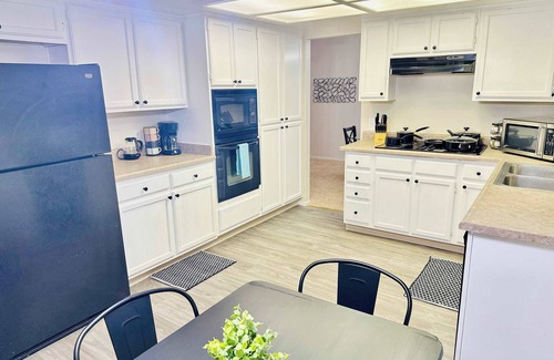 Sparks House | 23 Minutes To Tesla, 9 Beds