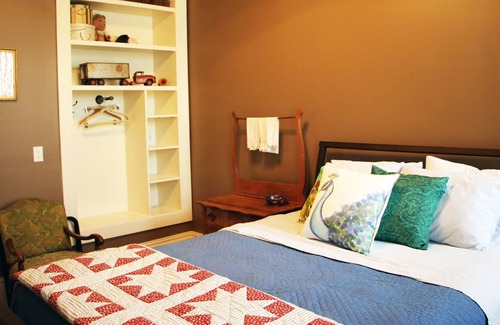 Downtown House | 23 Steps Inn