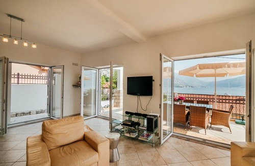 Orahovac House | 230 m² House ∙ 4 bedrooms ∙ 9 guests