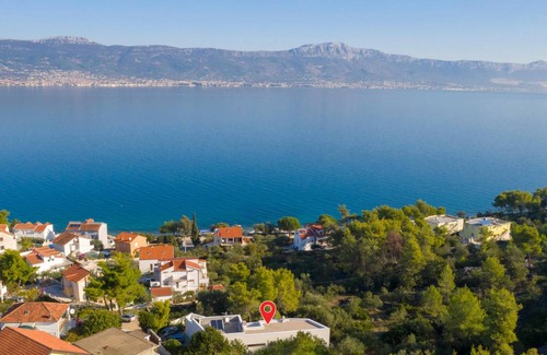 Municipality of Trogir House | 230 m² House ∙ 4 bedrooms ∙ 8 guests