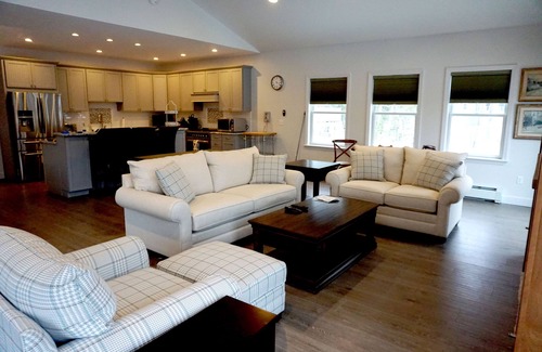 Windham House | 2300 SF, 3 Bdrm, 3.5 Bath Vacation Home Steps from Highland Lake