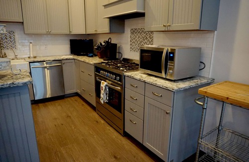 Windham House | 2300 SF, 3 Bdrm, 3.5 Bath Vacation Home Steps from Highland Lake
