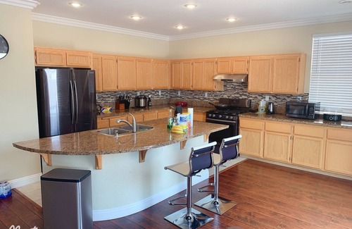 Rhodes Ranch House | 2300SF LUX 3BD HOUSE WITH BIG BACK YARD