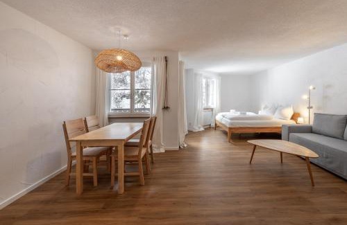Vulpera Apartment | 2302 Charmante 2,5-Zimmer-Wohnung mit Suedbalkon und stilvoller Einrichtung