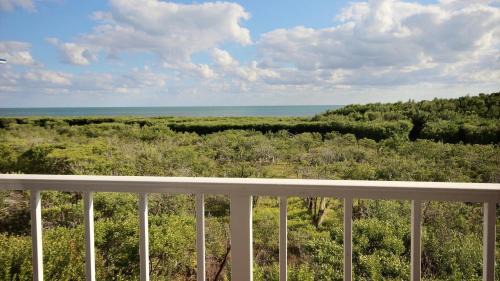 Tavernier Apartment | 2306 Ocean Pointe Suites