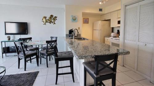 Tavernier Apartment | 2306 Ocean Pointe Suites