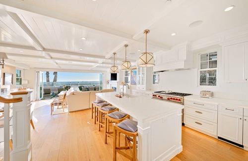 Santa Ana Heights House | 232 m² House ∙ 3 bedrooms ∙ 8 guests