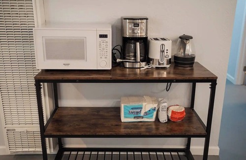 Central Berkeley Apartment | 2336C - Ground 2B1B Unit with Laundry TV near UCB