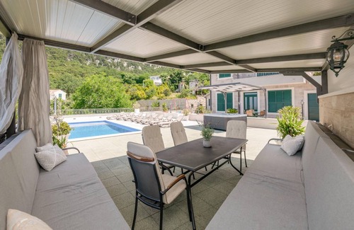 Tucepi House | 236 m² House ∙ 4 bedrooms ∙ 8 guests