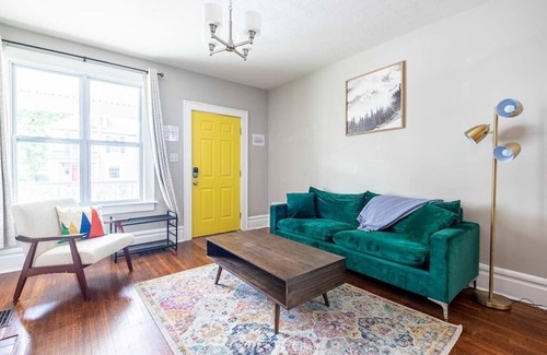 Old North Columbus House | 2394 Indiana (SIDE) · Perfect For Groups & Families-5 Bedroom Cozy Home