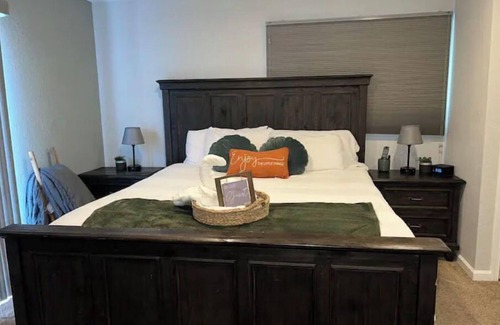 Bedford Hotel | 24/7 Entry Private Master En-suite bath & kitchenette