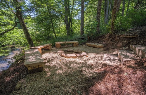 Rosman Cabin | 24 Caddisfly Court - Riverfront Fishing Cabin