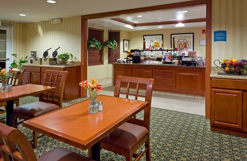 Mount Laurel Condo | 24 Hour Fitness Center + Business Center | Evening Receptions + Convenient Location