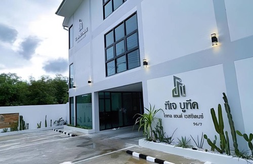 Uthai Thani Hotel | 24 m² Hotel ∙ 2 guests