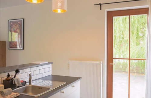 Leuze-en-Hainaut Bed & Breakfast | 24 mins from Pairi Daiza | Quiet house with fire pit