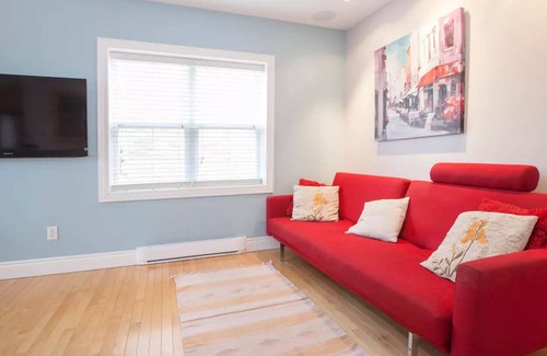 De Lorimier Apartment | #240 Georgious, Spacious Apt, in Plateau Mont-Royal