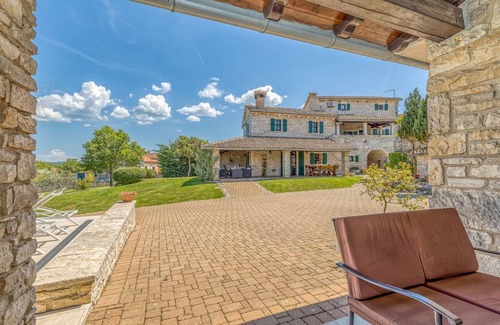Selina Villa | 240 m² Villa ∙ 5 bedrooms ∙ 10 guests