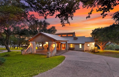 Spicewood House | 242 m² House ∙ 4 bedrooms ∙ 12 guests