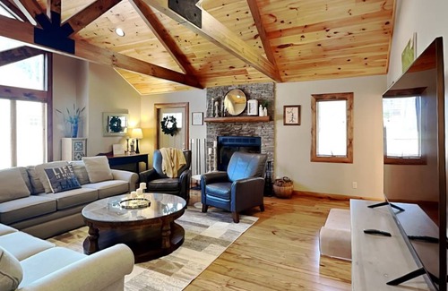 Blakeslee House | 242 m² House ∙ 4 bedrooms ∙ 10 guests