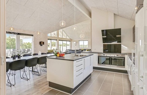 Spøttrup House | 242 m² House ∙ 7 bedrooms ∙ 18 guests