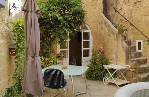 Mosta House | 245 m² Farmhouse ∙ 3 bedrooms ∙ 8 guests