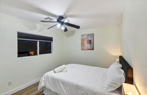 Silverado Ranch Villa | 24hr Host - New Renovated House Near Airport U025