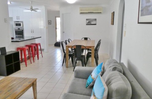 Yamba House | 25 Admiralty Court, Yamba