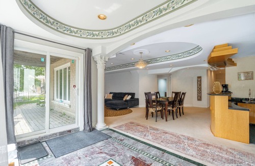 Richmond Hill House | 25% Fall OFF, Luxury 3 Bdrms, 2 Baths, 2 Prk